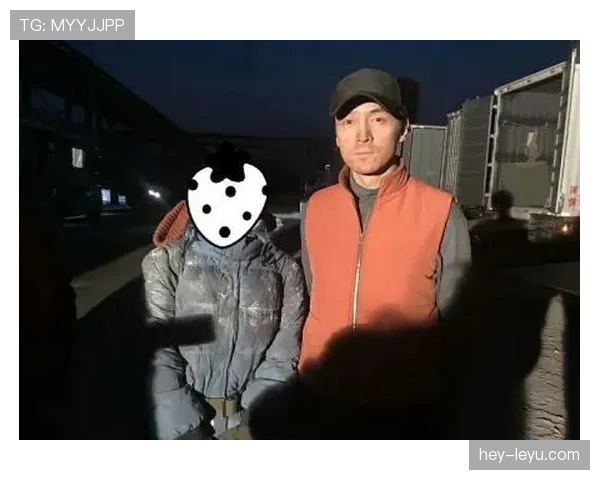 孔帕尼下场一秒变街头大叔，差点认不出来啊！